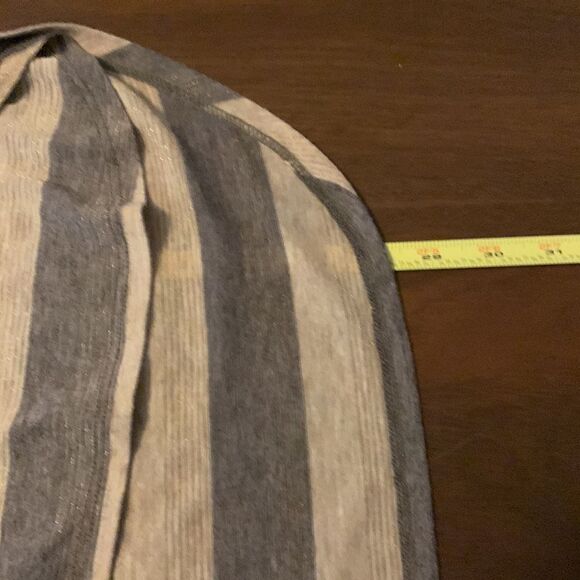 Enter pin is 24 1/2 length and the phone is 24 1/2 in the back it’s 28 1/2. 9/1 - Picture 8 of 8